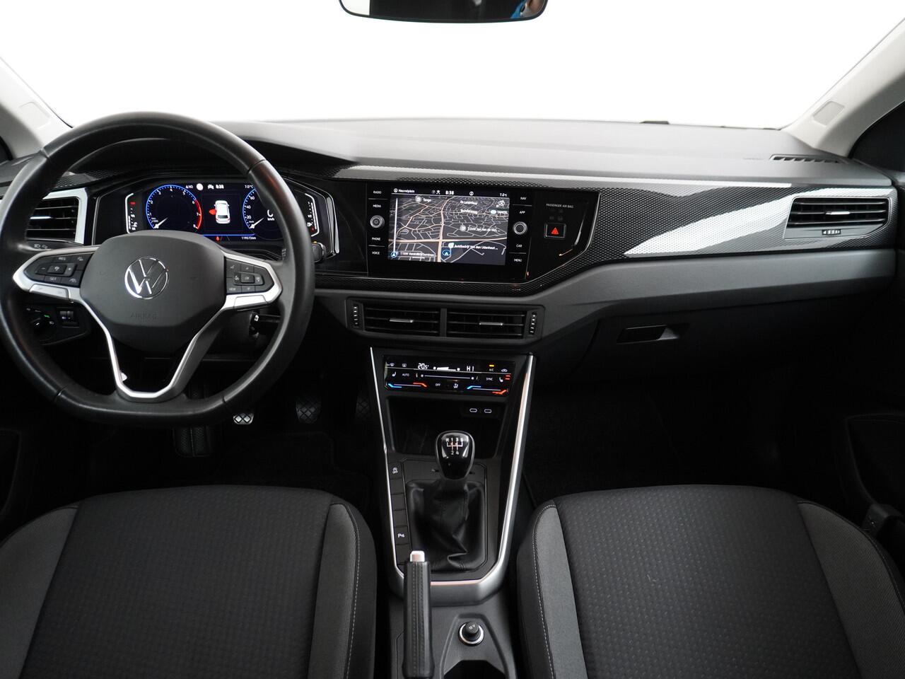 Volkswagen POLO T 96PK Navi Digi-Cockpit-Pro Adaptive-Cr. Apple Carplay Android App-Connect Dual-ECC PDC Stoel-Verwarmd Navi Life Business Lane-Assist Isofix Voicecommand DAB Front assist ChroomPack. Lmv 2/3Deelbare a-Bank 1e Eigenaar Origineel Nederlandse Auto EURO 6 ¤ 