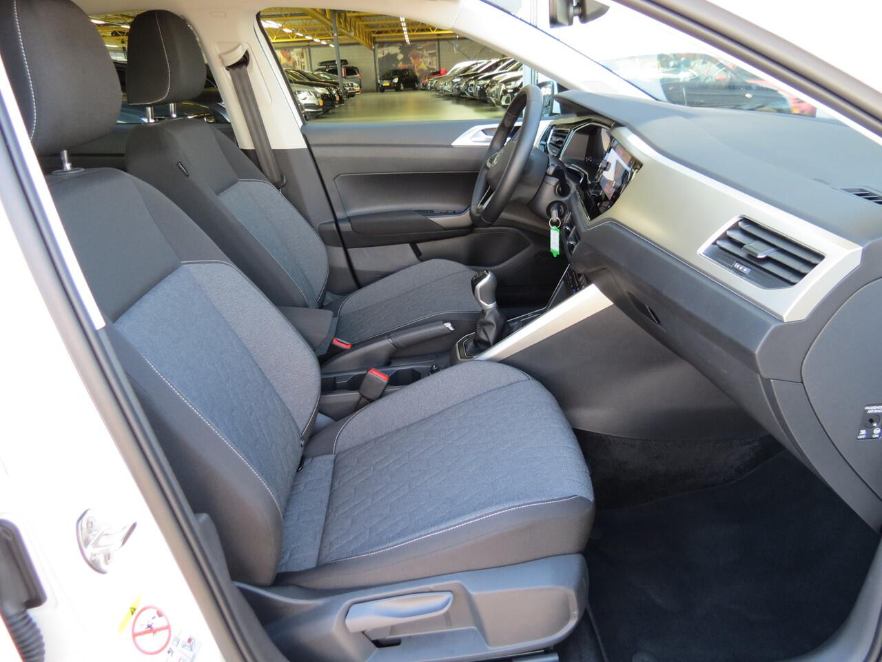 Volkswagen POLO 1.0 MPI Polo -80pk- Move | LED | Climate Control | Stoelverwarming | Parkeersensoren | Rijklaarprijs incl. 1 jaar Bovag garantie