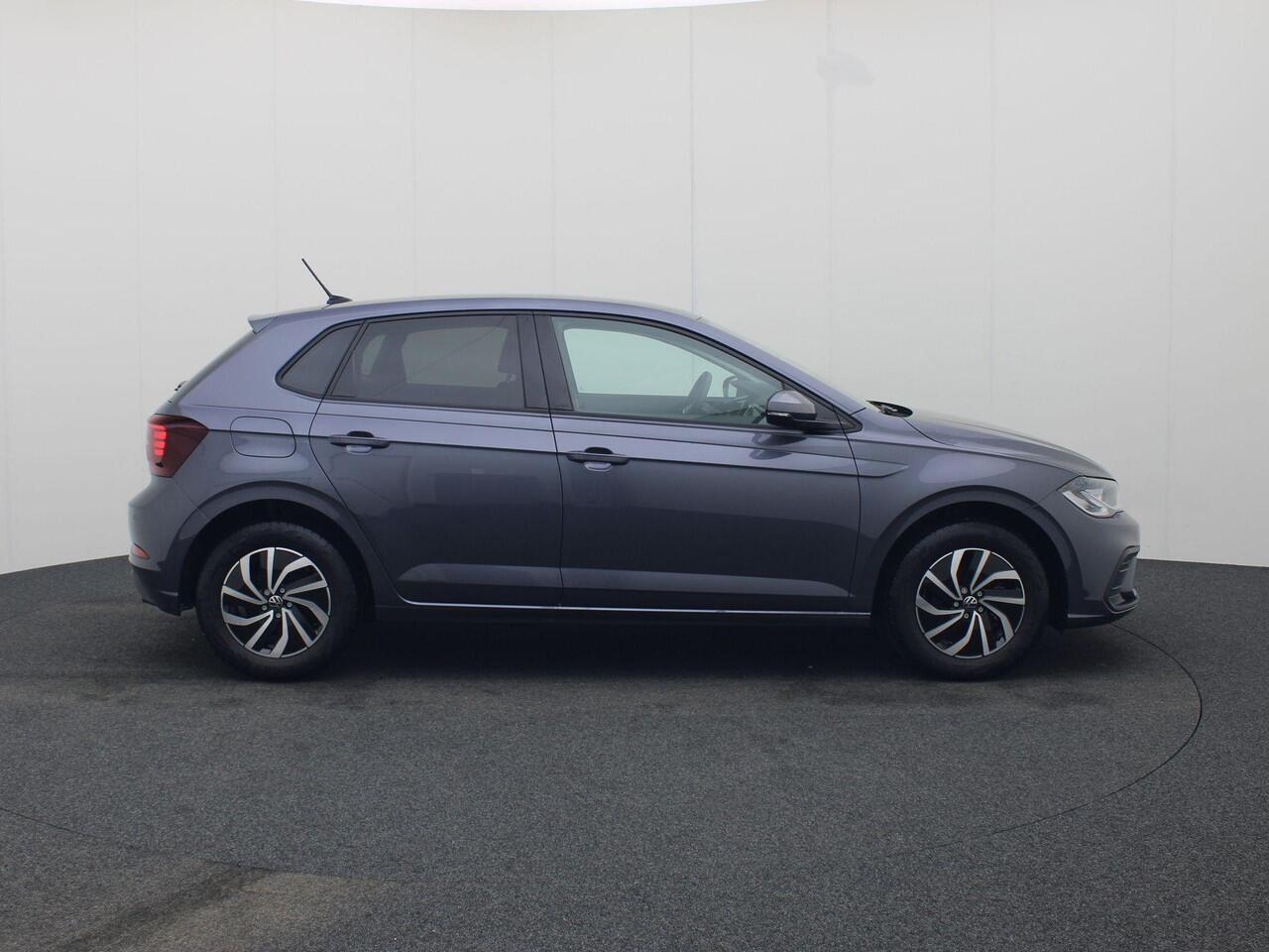 Volkswagen POLO Life Edition 1.0 TSI 95 pk 5 versn. Hand · Achteruitrijcamera · regensensor ·