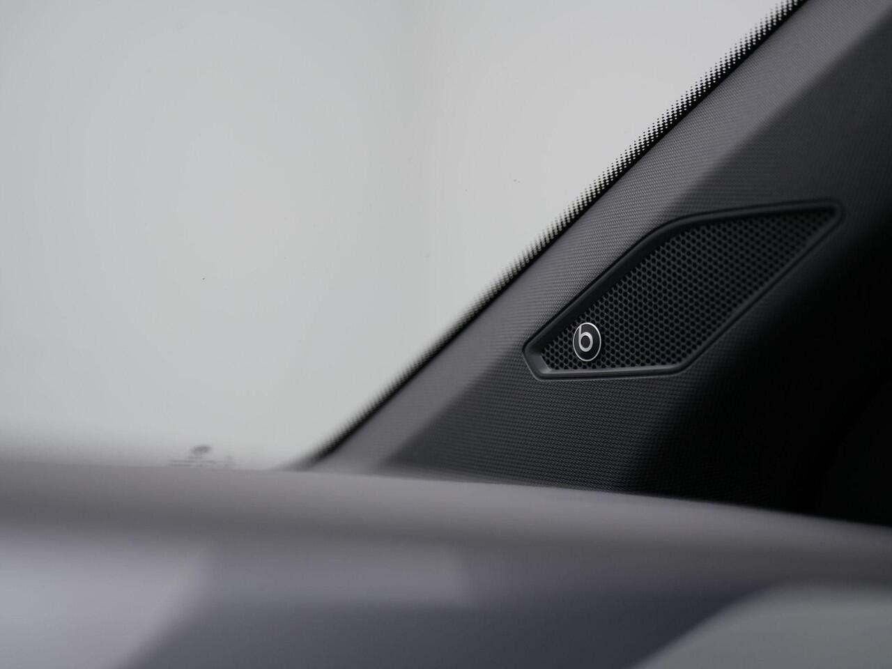 Volkswagen POLO 2.0 TSI 207 pk DSG GTI | Panoramadak | Beats | IQ Light | Achteruitrijcamera | Stoelverwarming