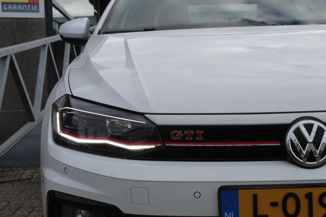 Volkswagen POLO 2.0 TSI GTI Panoramadak/Navigatie/Virtual cockpit/Adaptive cruise control/Climat control/Stoelverwarming/Apple carplay/Parkeersensoren rondom/Draadloze telefoonlader/18'' Lichtmetalen velgen.