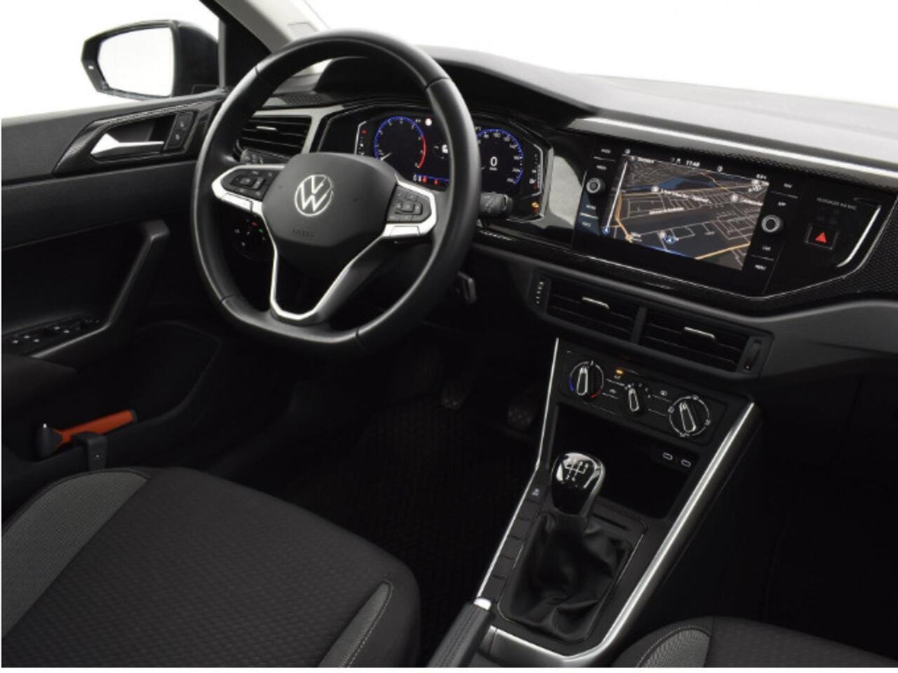 Volkswagen POLO Life Edition 1.0 TSI 95 pk 5 versn. Hand · Achteruitrijcamera · Parkeersensor achter · Velgen 'essex', 15 inch lichtmetaal ·