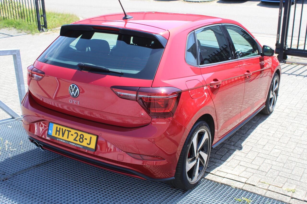 Volkswagen POLO 2.0 TSI GTI Navigatie/Apple carplay/Virtual cockpit/Stoelverwarming/Parkeersensoren rondom/Cruise control/Airco/Multifunctioneel stuurwiel/17'' Lichtmetalen velgen.