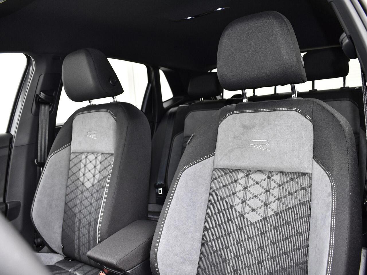 Volkswagen POLO R-Line Edition 1.0 TSI 95 PK 7 versn. DSG · Voorraad Actie · Prijs is inclusief EU 2000,- inruilpremie · Speciaal ingekocht