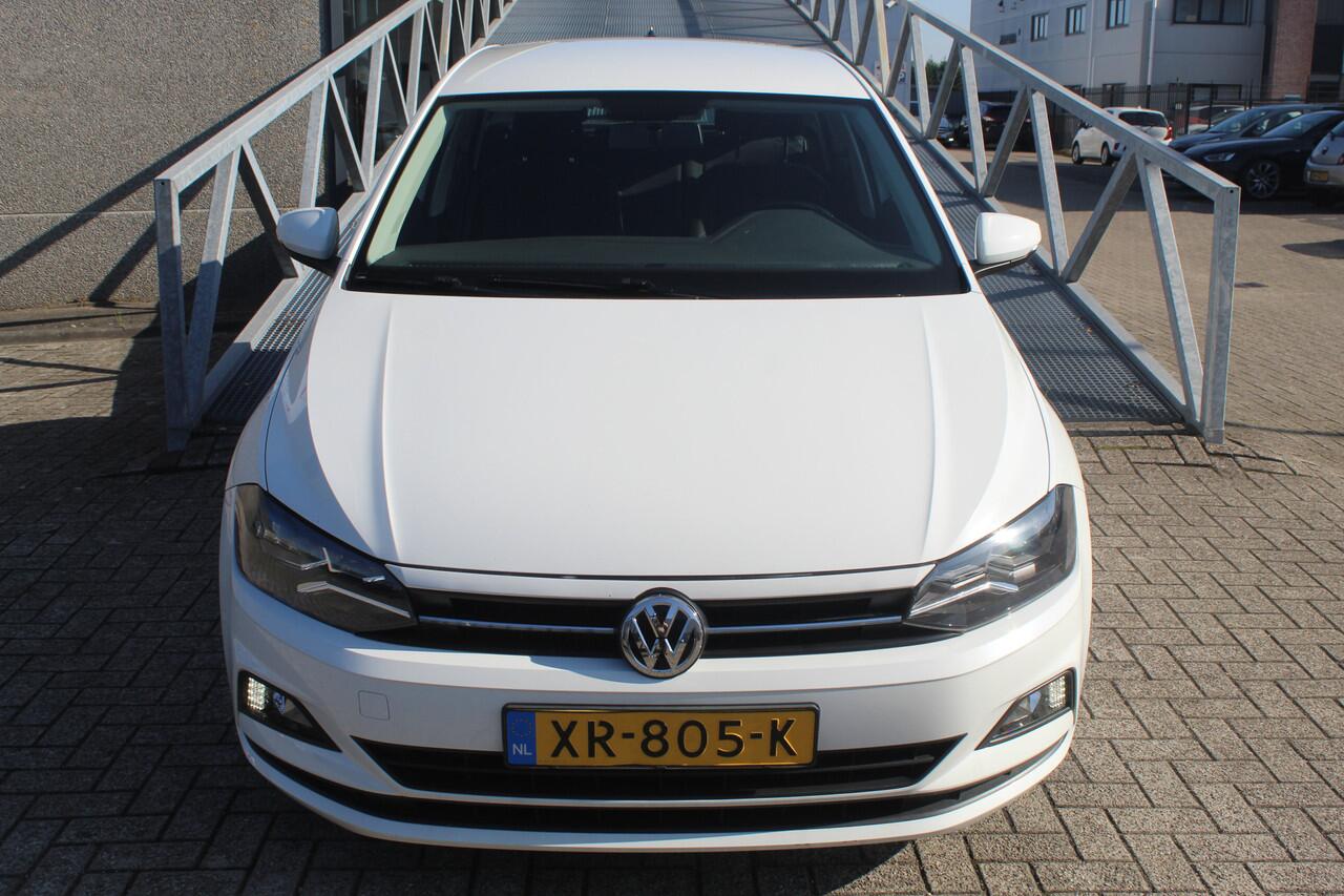 Volkswagen POLO 1.0 TSI Comfortline Navigatie/Adaptive cruise control/Apple carplay/Airco/DAB/Multifunctioneel stuurwiel/Elektrische ramen/Elektrisch verstelbare spiegels/15'' Lichtmetalen velgen.