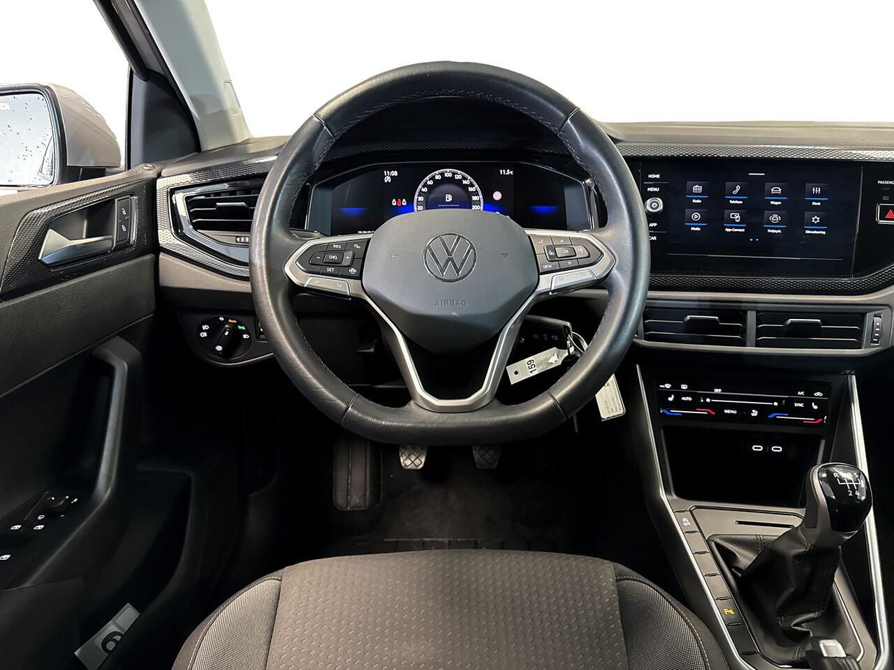 Volkswagen POLO 1.0 95pk TSI Life Edition Voorstoelen verwarmd | Parkeersensoren voor & achter | Achteruitrijcamera