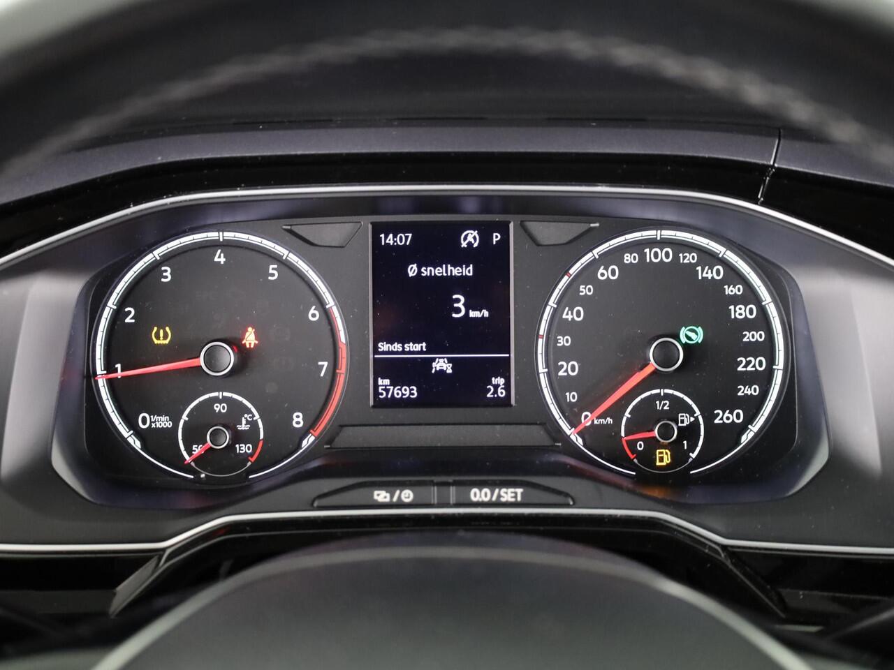 Volkswagen POLO 1.0 TSI Highline 95 pk | Navigatie via App | Autom. airco | Parkeersensoren | Adaptieve cruise control | App connect |