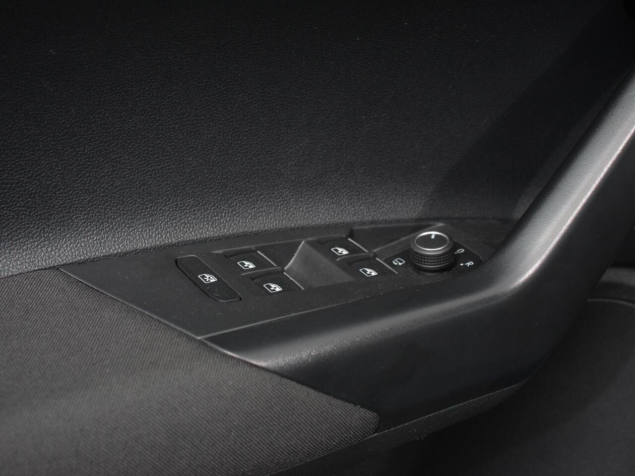 Volkswagen POLO 1.0 TSI Automaat Style Volkswagen Polo 1.0 TSI DSG Style | Navigatie | Climate Control | Adaptive Cruise Control | Camera | Lane Assist | LED Matrix | DAB | Parkeer sensoren | App Connect