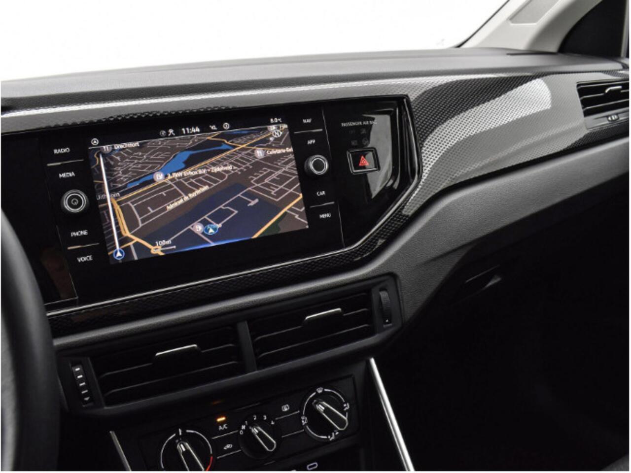 Volkswagen POLO Life Edition 1.0 TSI 95 pk 5 versn. Hand · Achteruitrijcamera · Parkeersensor achter · Velgen 'essex', 15 inch lichtmetaal ·