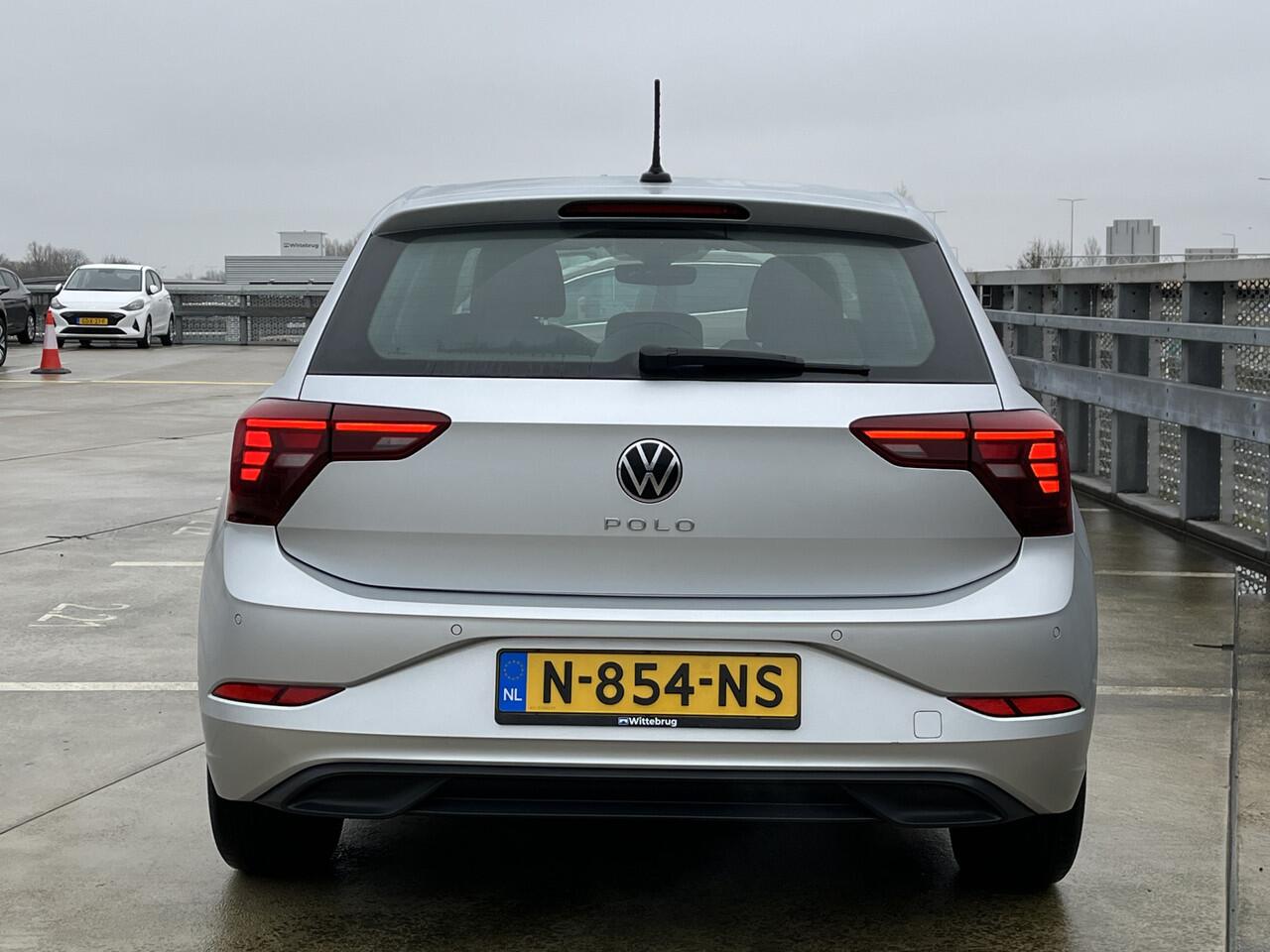 Volkswagen POLO 1.0 TSI Life / Navigatie / App connect / Parkeersensoren V+A / Lichtmetaal 16 inch / **