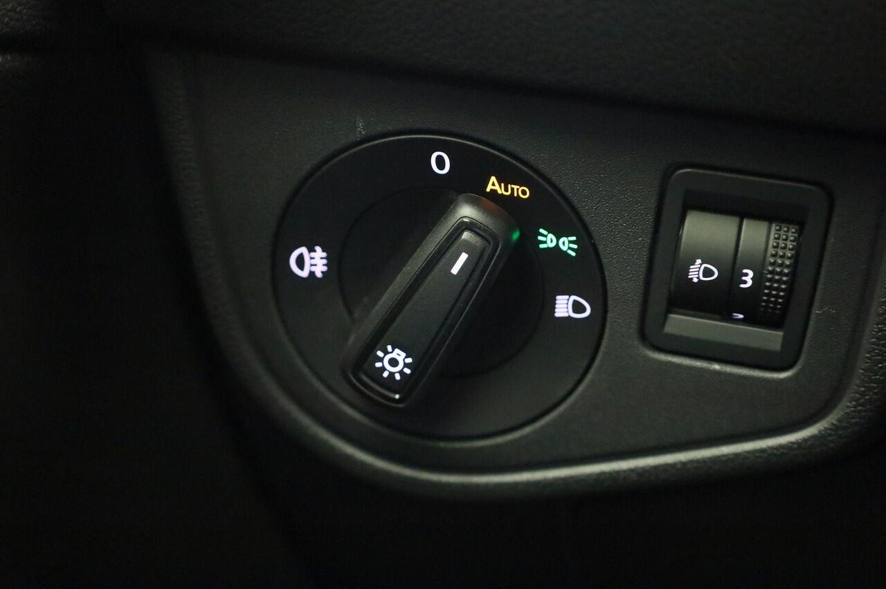 Volkswagen POLO Life Edition 1.0 TSI 95 pk 5 versn. Hand · Achteruitrijcamera · regensensor ·