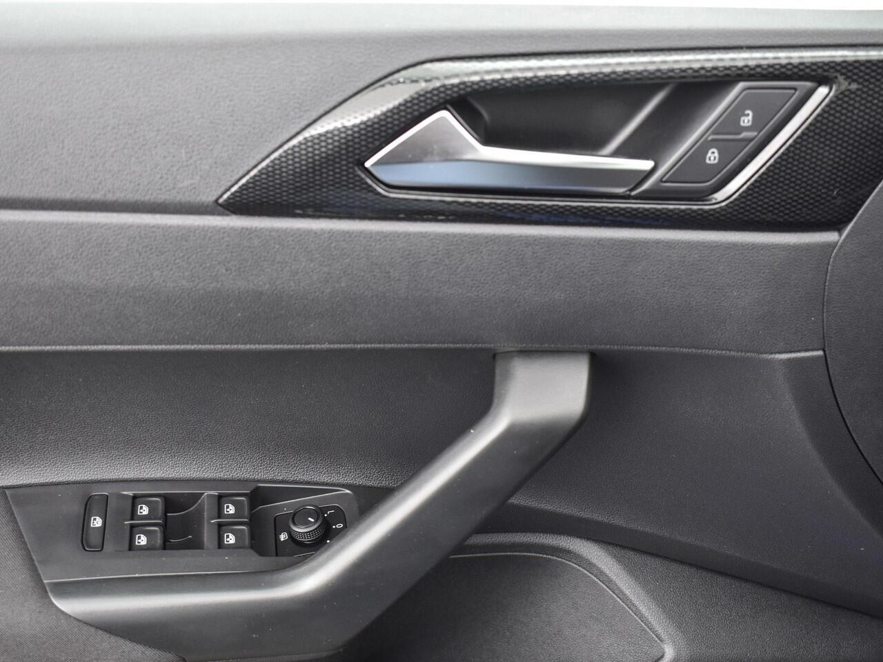 Volkswagen POLO 1.0 TSI 95pk Life · Apple/Android Car Play · P-Sensoren · Getint Glas · Airco · 15'' Inch · Garantie t/m 11-09-2027 of 100.000km