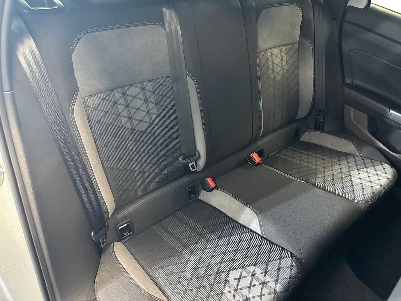 Volkswagen POLO 1.0 115pk TSI R-Line Achteruitrijcamera | Keyless Entry | App-connect