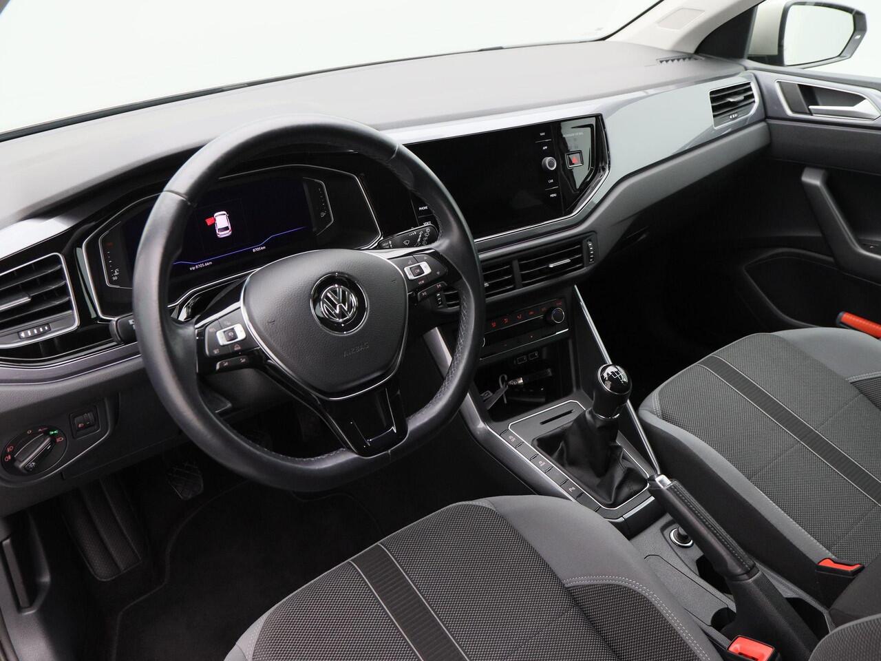 Volkswagen POLO 1.0 TSi Highline | Adaptive Cruise | Carplay | Parkeersensoren | Navigatiesysteem | Climate Control | LED | 16 Inch | 8.703 Km!!