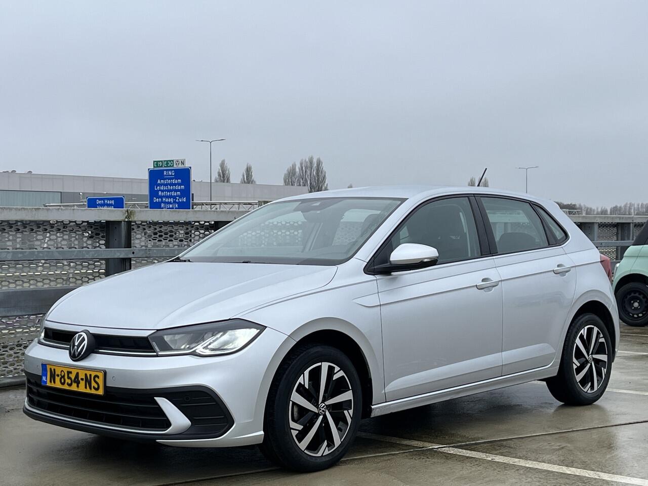 Volkswagen POLO 1.0 TSI Life / Navigatie / App connect / Parkeersensoren V+A / Lichtmetaal 16 inch / **