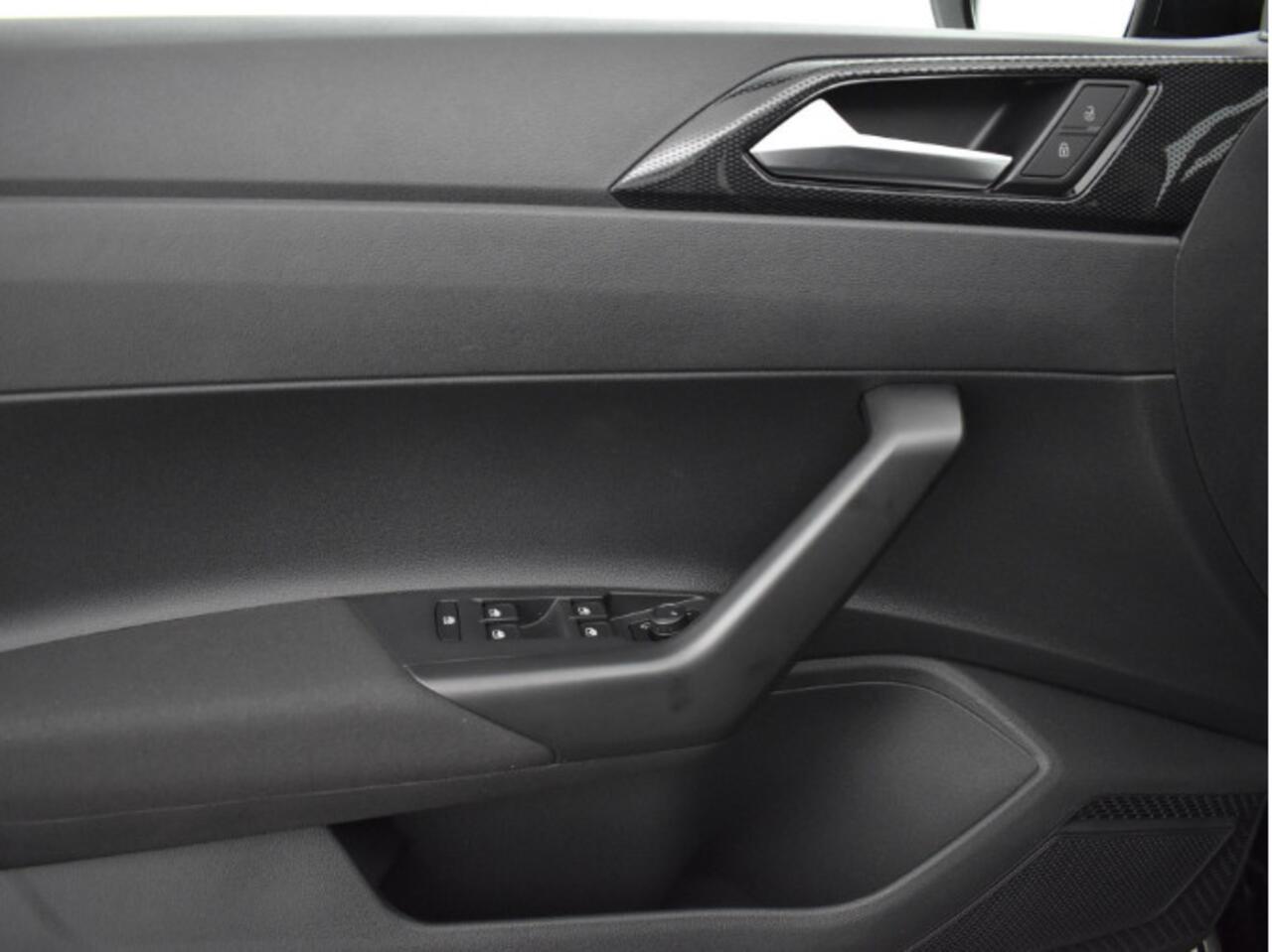 Volkswagen POLO Life Edition 1.0 TSI 95 pk 5 versn. Hand · Achteruitrijcamera · Parkeersensor achter · Velgen 'essex', 15 inch lichtmetaal ·