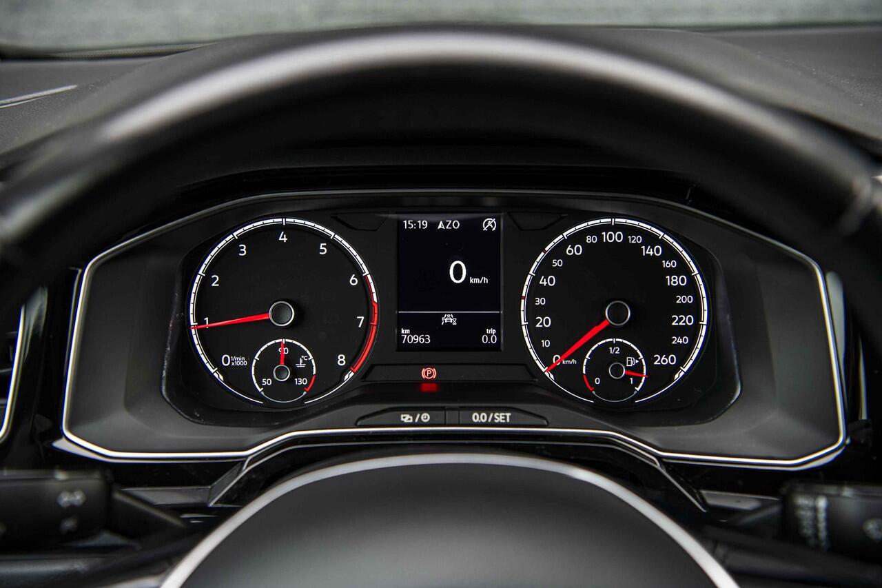 Volkswagen POLO 1.0 TSI Highline | Stoelverwarming | Parkeersensoren | Navigatie