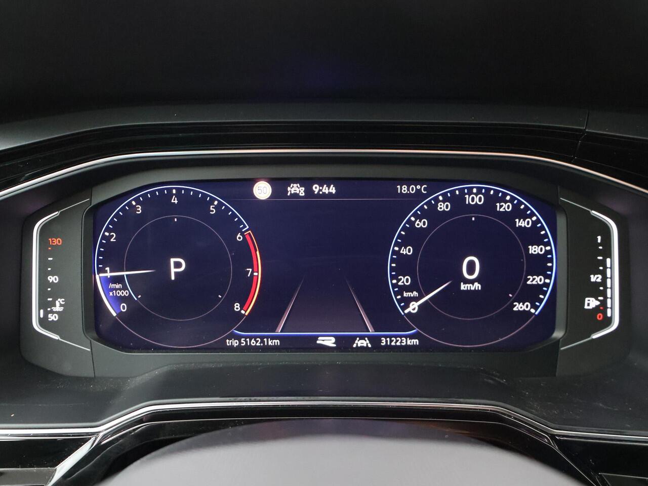 Volkswagen POLO 1.0 TSI R-Line | 95 PK | Multifunctioneel stuurwiel | Cruisecontrol | Achteruitrij camera |