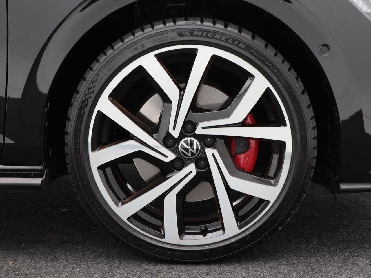 Volkswagen POLO 2.0 TSi GTi 200 Pk Automaat | Panoramadak | Adaptive Cruise | Full LED | Stoelverwarming | Navigatie | Camera | Carplay | 18 Inch | 132.738 Km!!