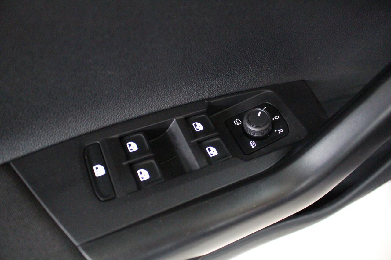 Volkswagen POLO 1.0 TSI Life Navigatie | Airco | Lichtmetalen Velgen | Parkeersensoren |