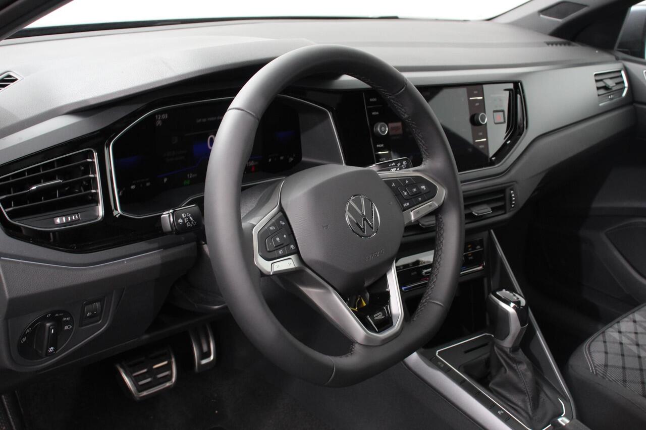 Volkswagen POLO 1.0 TSI DSG R-Line Panorama dak Camera 17" Lichtmetalen Velgen Navigatie Apple Carplay / Android Auto Climate Control