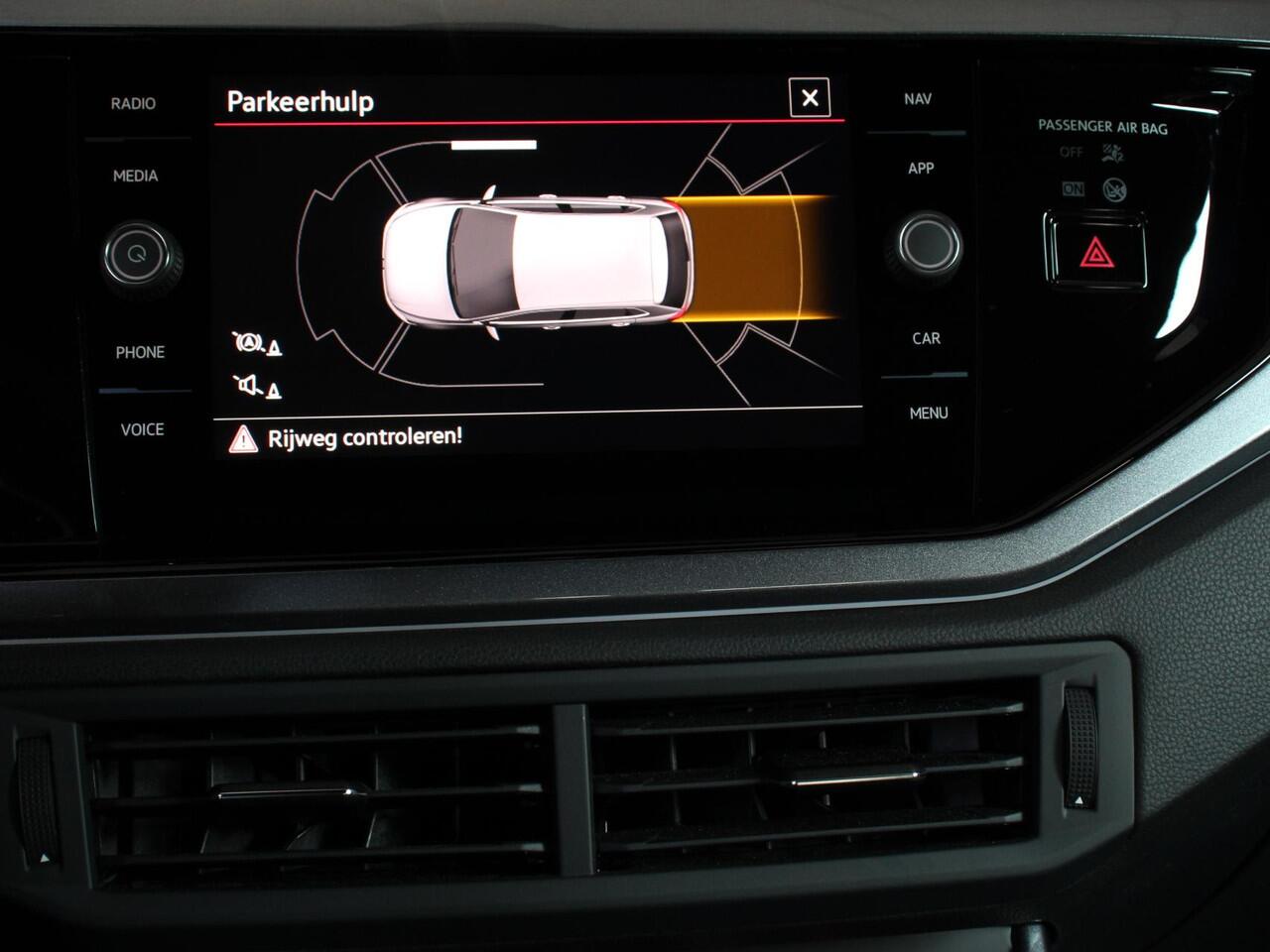 Volkswagen POLO 2.0 TSI GTI Automaat Navigatie Apple Carplay / Android Auto Adaptive Cruise Control Parkeersensoren Park Assist Dodehoek Assistent Stoelverwarming Climate Control