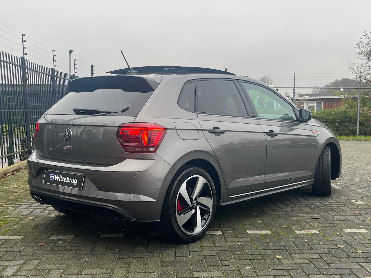 Volkswagen POLO 2.0 TSI GTI / Panorama dak / Full Led / 17 Inch / Virtual Cockpit / Camera / Climate control / Adaptive Cruise