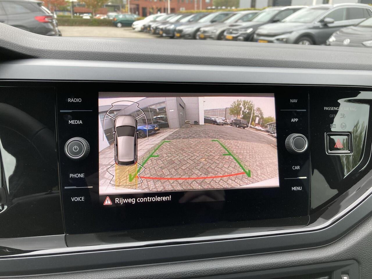 Volkswagen POLO 1.0 TSI R-Line Edition 95PK DSG · IQ.Light · Camera · Stoelverwarming · Apple/Android Car Play · ACC · Navigatie · 16"Velgen · Climatronic · Digital Cockpit Pro