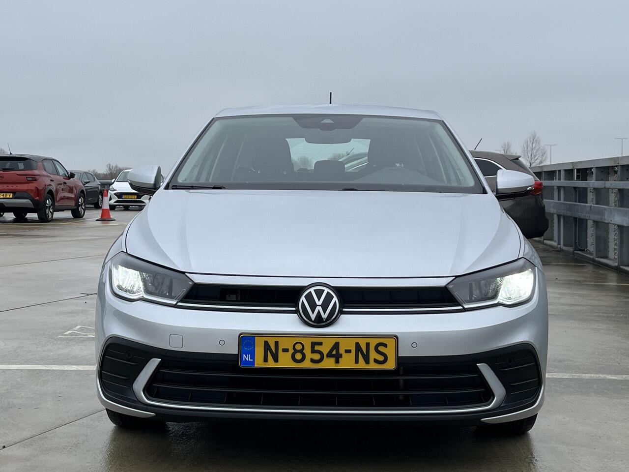 Volkswagen POLO 1.0 TSI Life / Navigatie / App connect / Parkeersensoren V+A / Lichtmetaal 16 inch / **