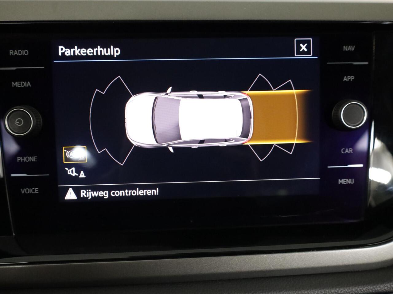 Volkswagen POLO 1.0 TSI R-Line Edition 95 pk | Navigatie via App | Airco | Parkeersensoren | Adaptieve cruise control | Licht- en zicht pakket |