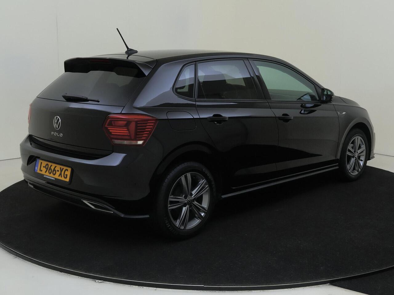 Volkswagen POLO 1.0 TSI R-Line Edition | Parkeersensoren | Adaptieve cruise control | CarPlay | Navigatie | Airco | Draadloze telefoon lader |