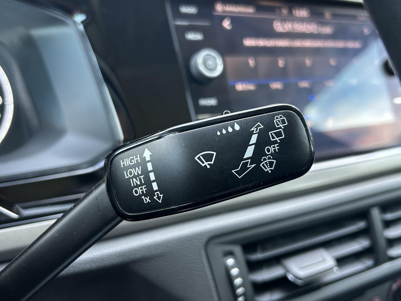 Volkswagen POLO 1.0 TSI Comfortline 50% deal 6.475,- ACTIE Cruise / Airco / Telefoon / Navi / LMV