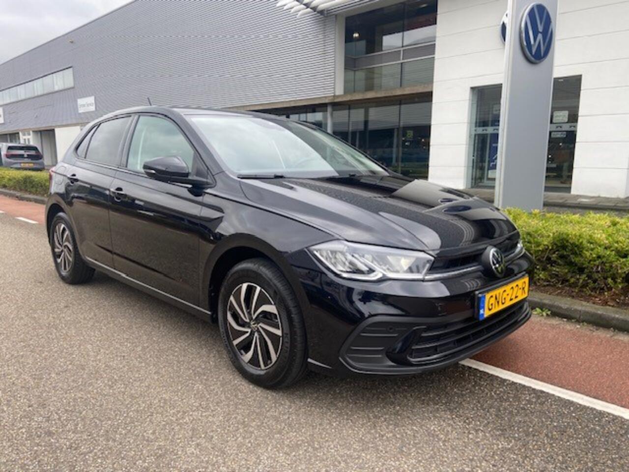 Volkswagen POLO 1.0 TSI Life Edition / Carplay / Parkeersensoren voor en achter / Camera / Velgen 'Essex', 15 inch lichtmetaal