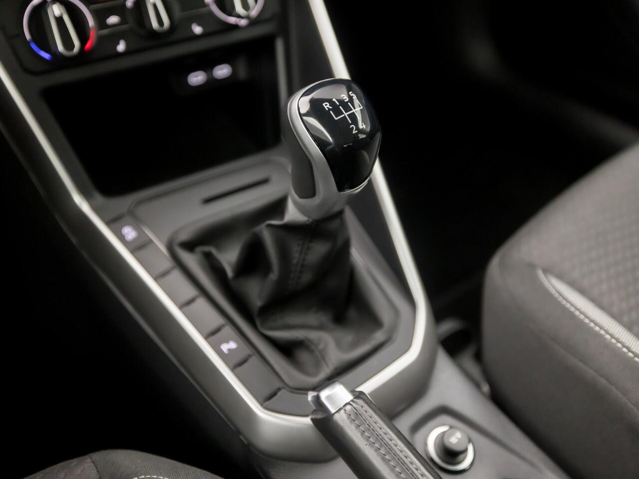 Volkswagen POLO 1.0 Sportline (VIRTUAL COCKPIT, APPLE CARPLAY, STOELVERWARMING, SPORTSTOELEN, CRUISE, LM VELGEN, PARKEERSENSOREN, NIEUWSTAAT)