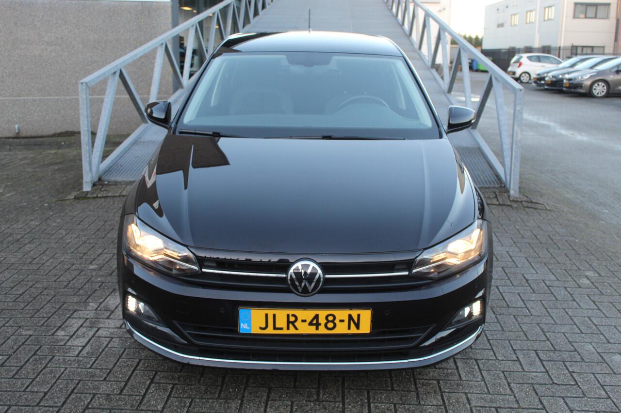 Volkswagen POLO 1.0 TSI Highline Climate control/Stoelverwarming/Navigatie/Apple car play/Verwarmbare buitenspiegels/Parkeerassistent/Privacy glass/Cruise control