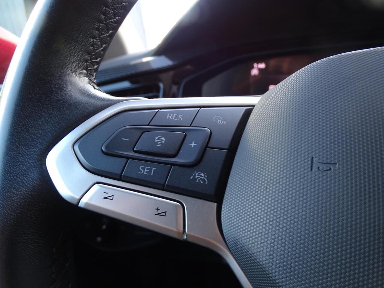 Volkswagen POLO 1.0 TSI Life Business AUTOMAAT | VOLLEDIG DIGITAAL INSTRUMENTENPANEEL | PARKEERSENSOREN | APPLE/ANDROID CARPLAY | ADAPTIEVE CRUISE CONTROL | STOELVERWARMING | KEYLESS GO