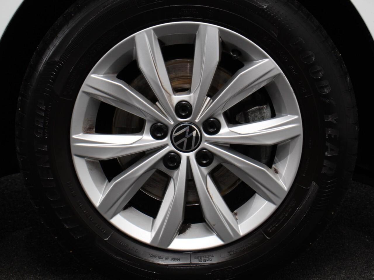 Volkswagen POLO 1.0 TSI 110pk Highline Plus DSG | Apple Carplay/Android Auto | Dab | Parkeer sensoren | Extra Getint Glas | Adaptive Cruise Control