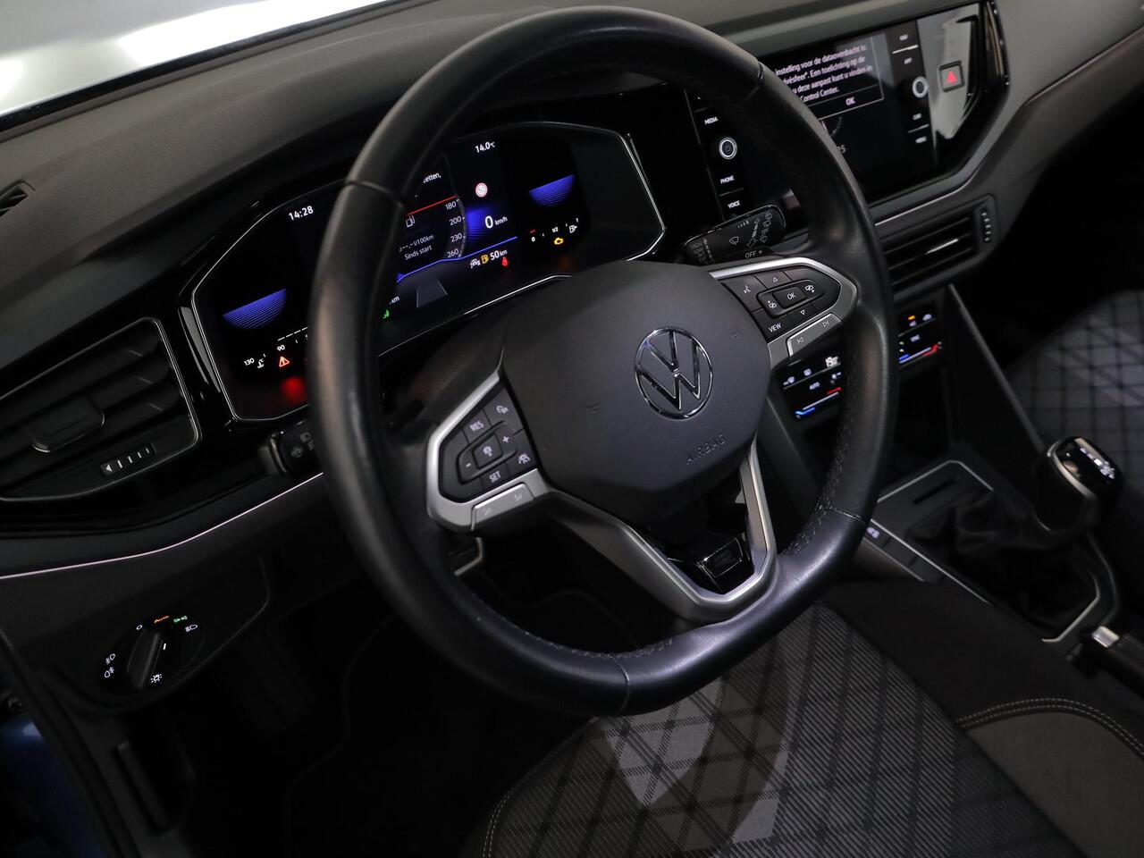 Volkswagen POLO 1.0 TSI R-Line 110pk DSG| Navi| 17'LMvelgen | Matrix LEDlampen| Digital display