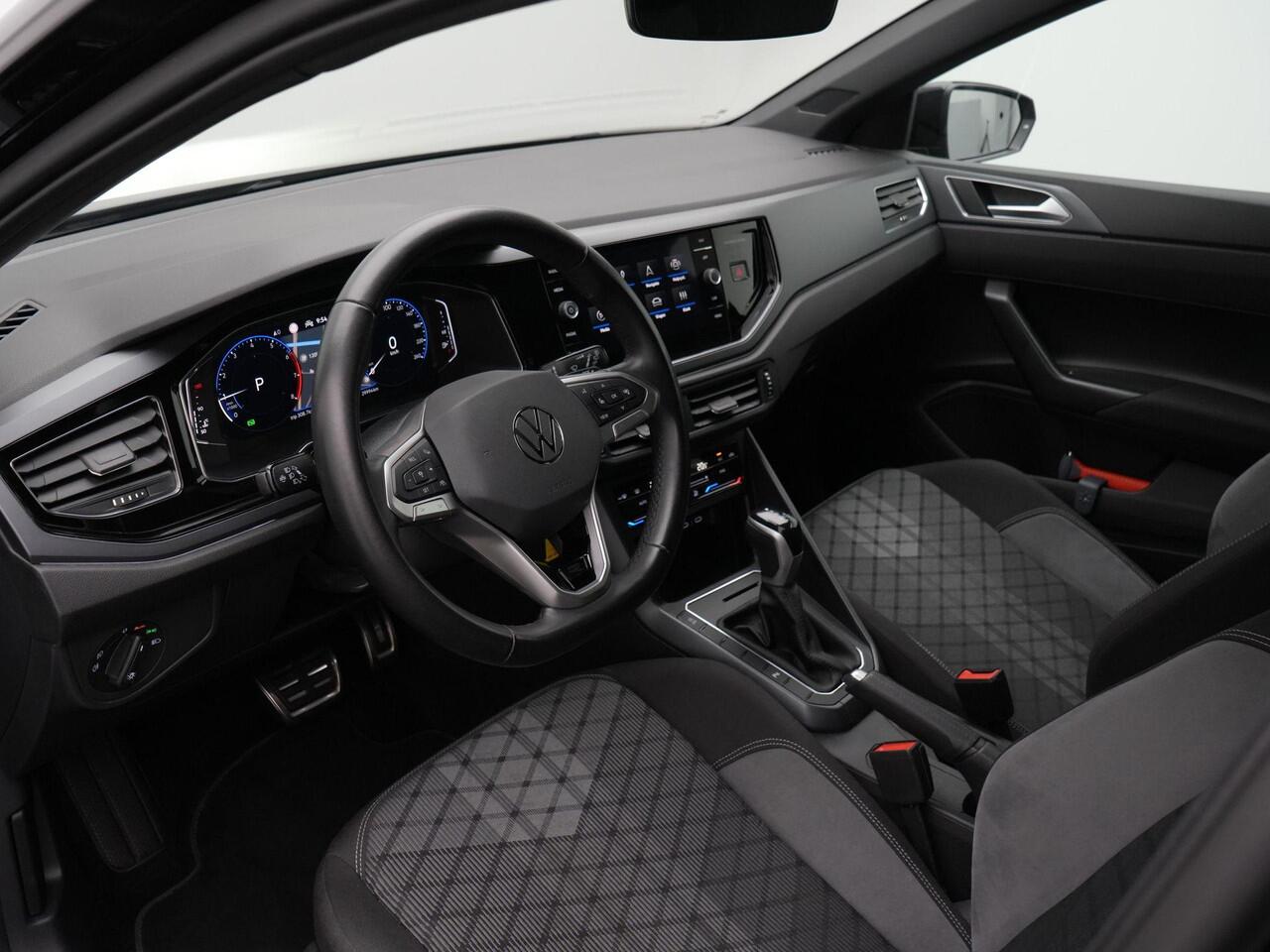 Volkswagen POLO 1.0 TSI 95 pk DSG R-Line | Panoramadak | IQ Light | Achteruitrijcamera | Navigatie