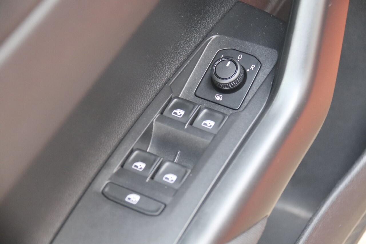 Volkswagen POLO 1.0 TSI Comfortline Business, Carplay, Navigatie, Privacy glas