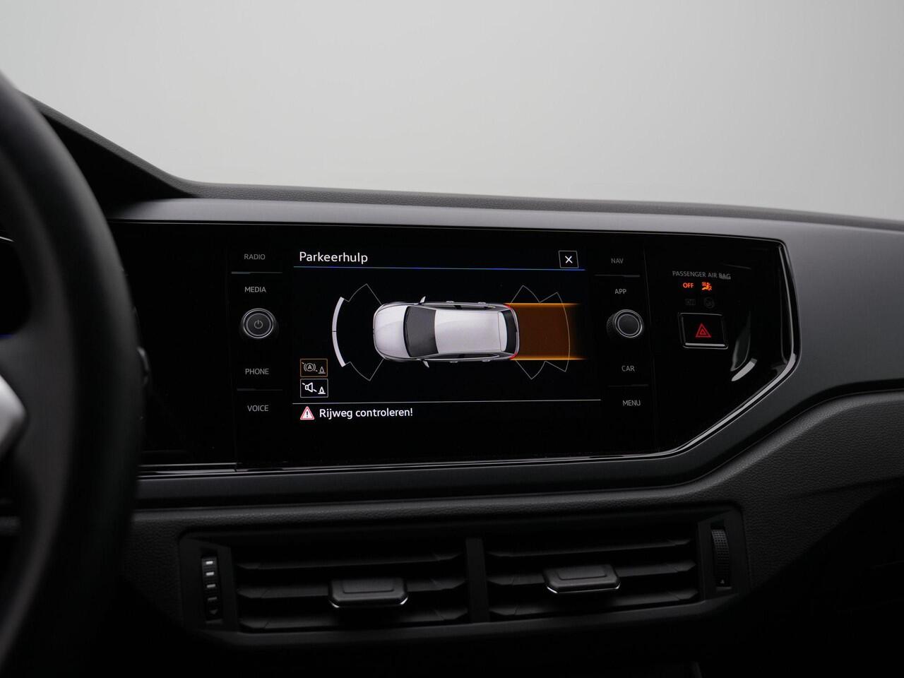 Volkswagen POLO 1.0 TSI 95 pk R-Line | Adaptive Cruise | Parkeersensoren voor/achter | Carplay