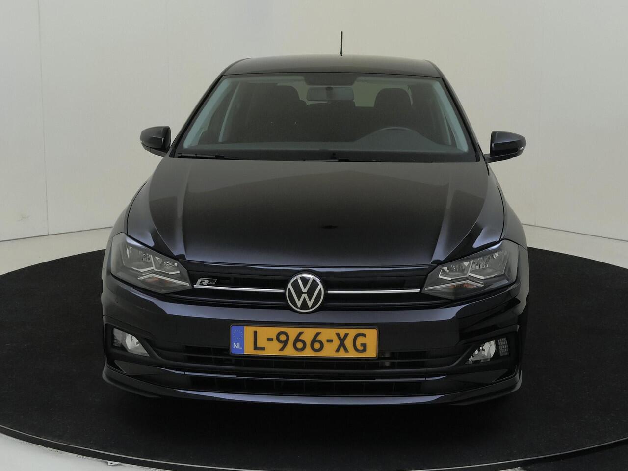 Volkswagen POLO 1.0 TSI R-Line Edition | Parkeersensoren | Adaptieve cruise control | CarPlay | Navigatie | Airco | Draadloze telefoon lader |