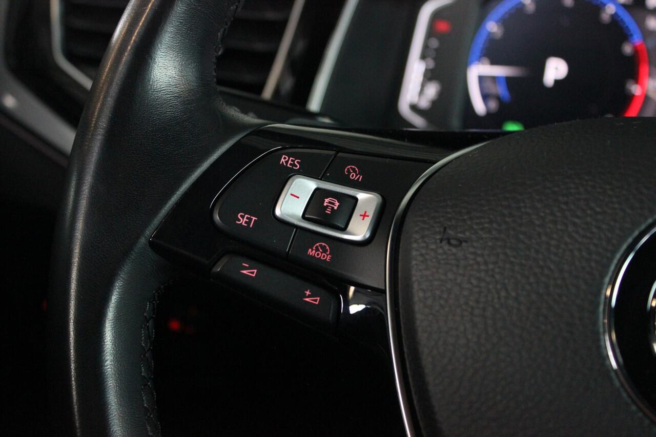 Volkswagen POLO 1.5 TSI Highline R-Line 1e eigenaar | NL-Auto | Virtual Cockpit | Camera | DCC | Carplay | Adapt. Cruise | Clima | 16" LMV | PDC V+A