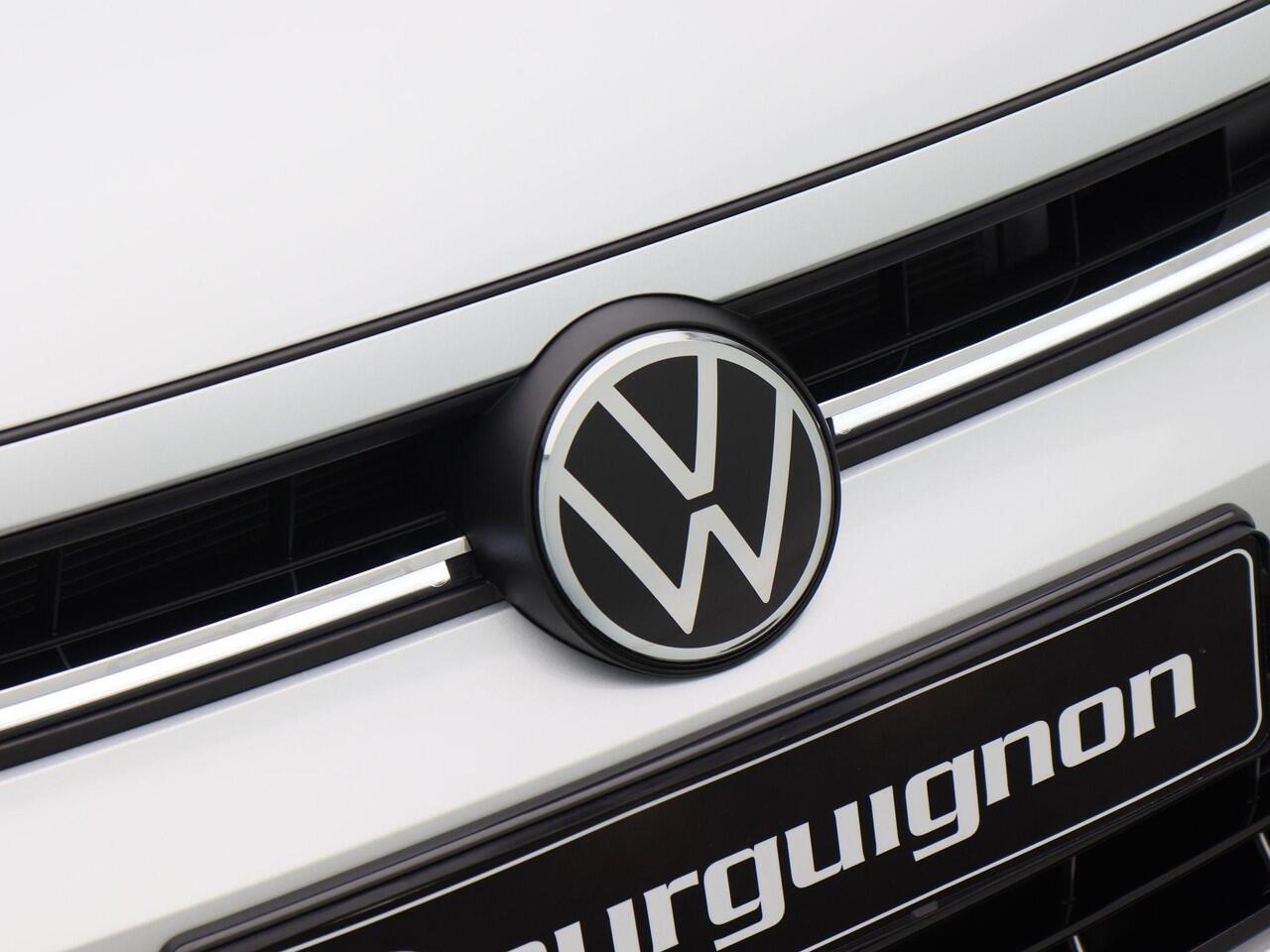 Volkswagen POLO R-Line Edition | Automaat | Panorama dak | LED Matrix | Stoelverwarming | 17" Velgen |