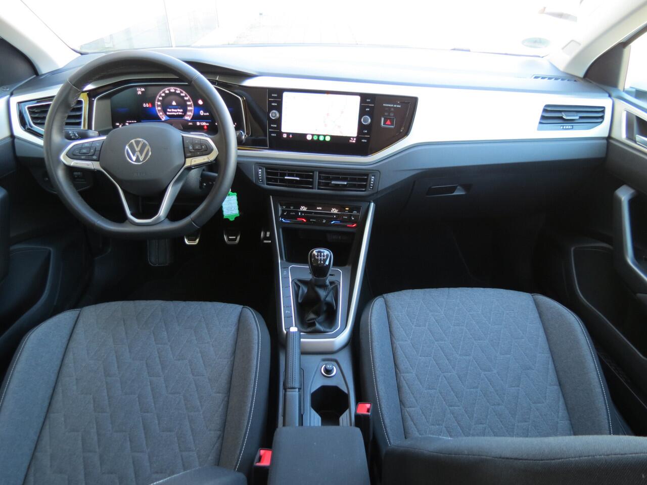 Volkswagen POLO 1.0 MPI Polo -80pk- Move | LED | Climate Control | Stoelverwarming | Parkeersensoren | Rijklaarprijs incl. 1 jaar Bovag garantie