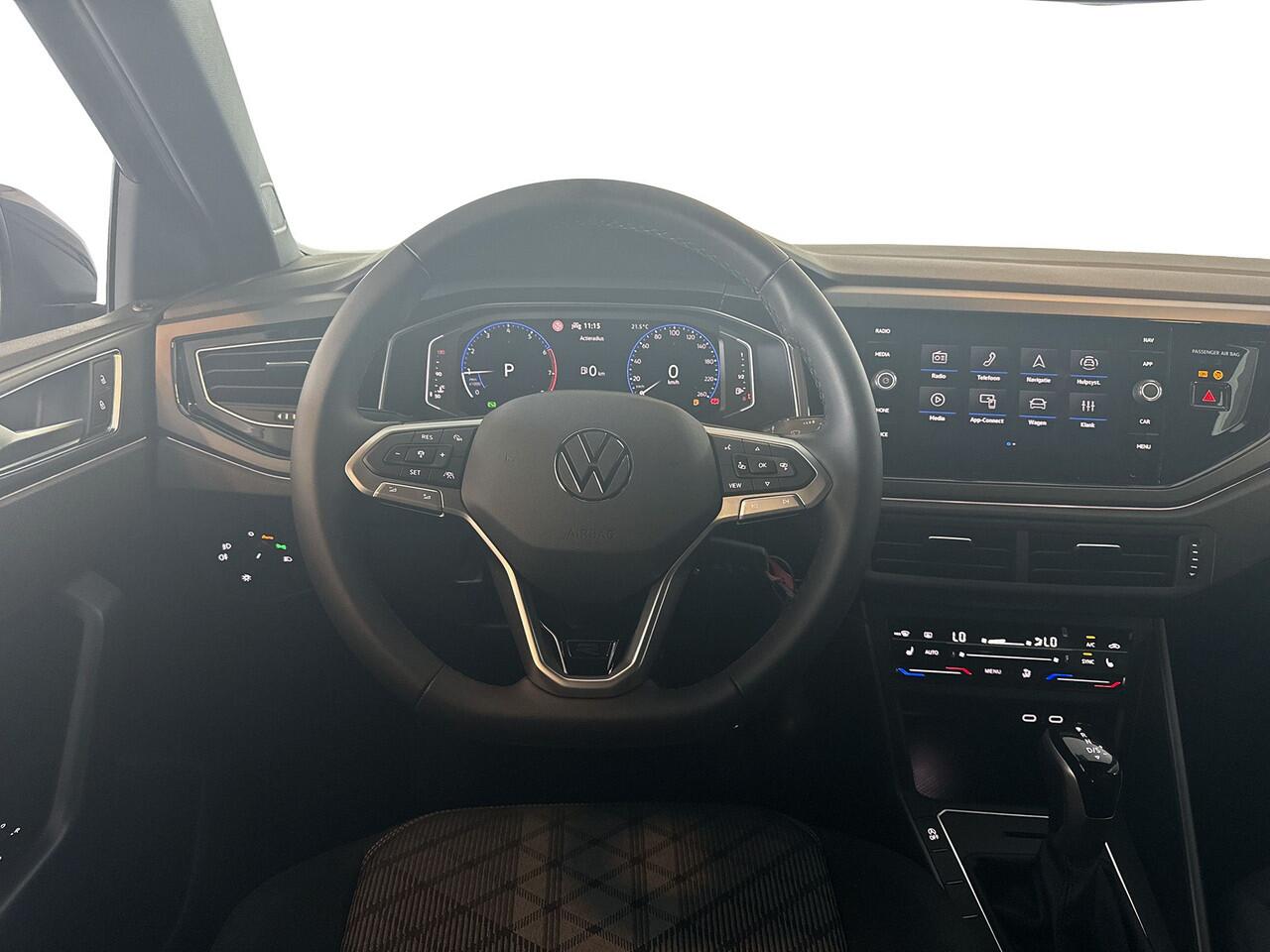 Volkswagen POLO 1.0 95pk TSI R-Line | Voorstoelen verwarmbaar | Velgen 'Bergamo', 17 inch lichtmetaal | Airconditioning automatisch (Climatronic)