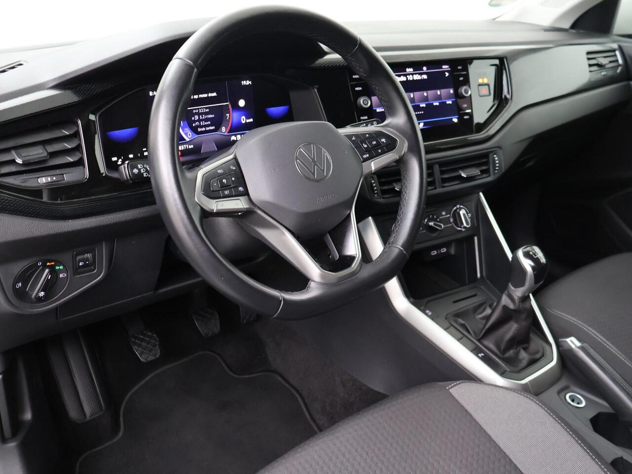 Volkswagen POLO 1.0 TSI Life | 95 PK | Trekhaak afneembaar | Navigatiesysteem | Parkeersensoren |