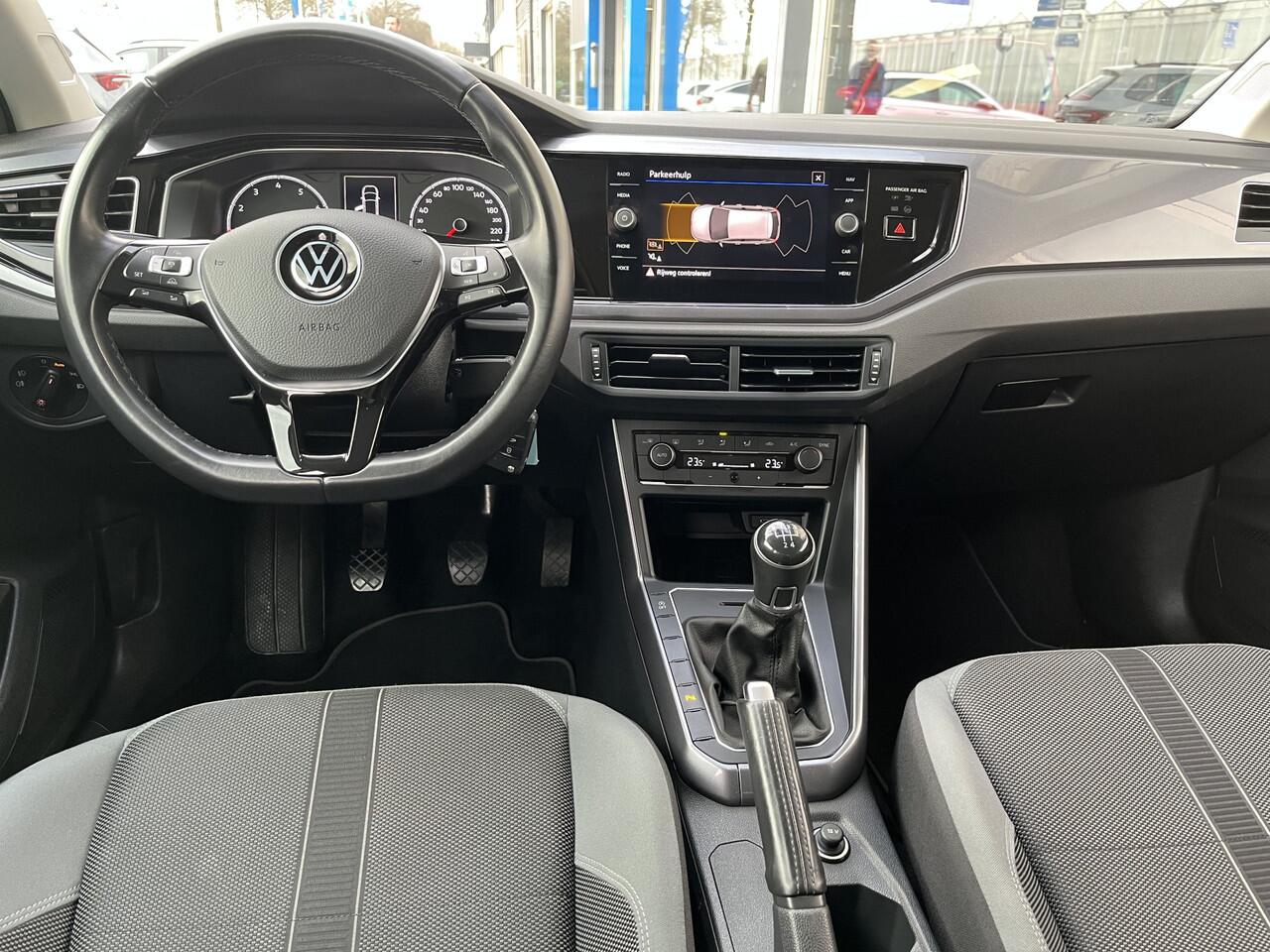 Volkswagen POLO 1.0 TSI Highline / PARK. SENSOREN/ APP CONNECT/ ADAPT. CRUISE/ NAVI/ CLIMA/ DAB/ 16" LMV