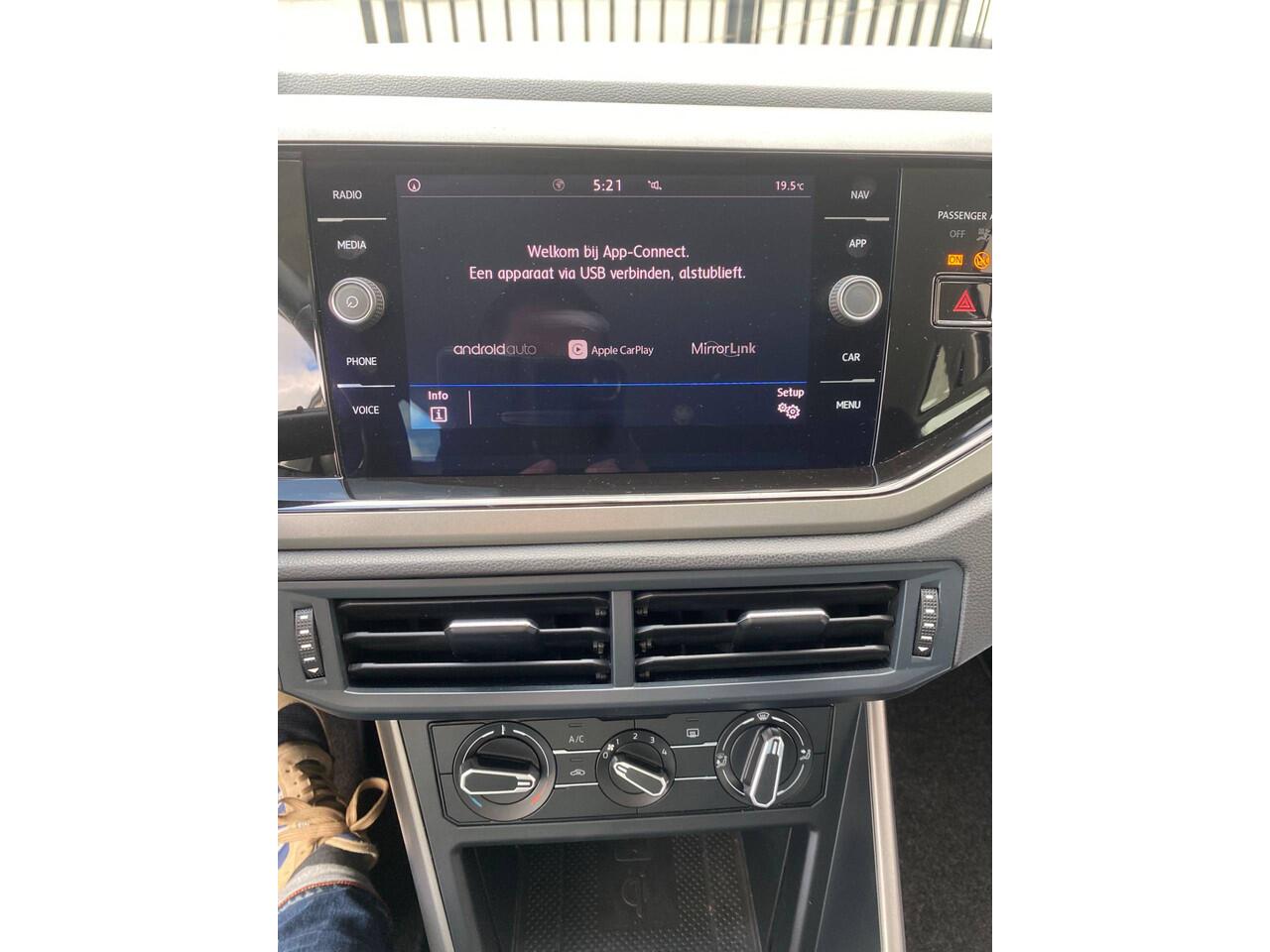 Volkswagen POLO 1.0 TSI Comfortline Orig.NL auto/Digital dashboard/Parkeersensoren rondom/Apple car play/Adaptive cruise control/Privacy glass