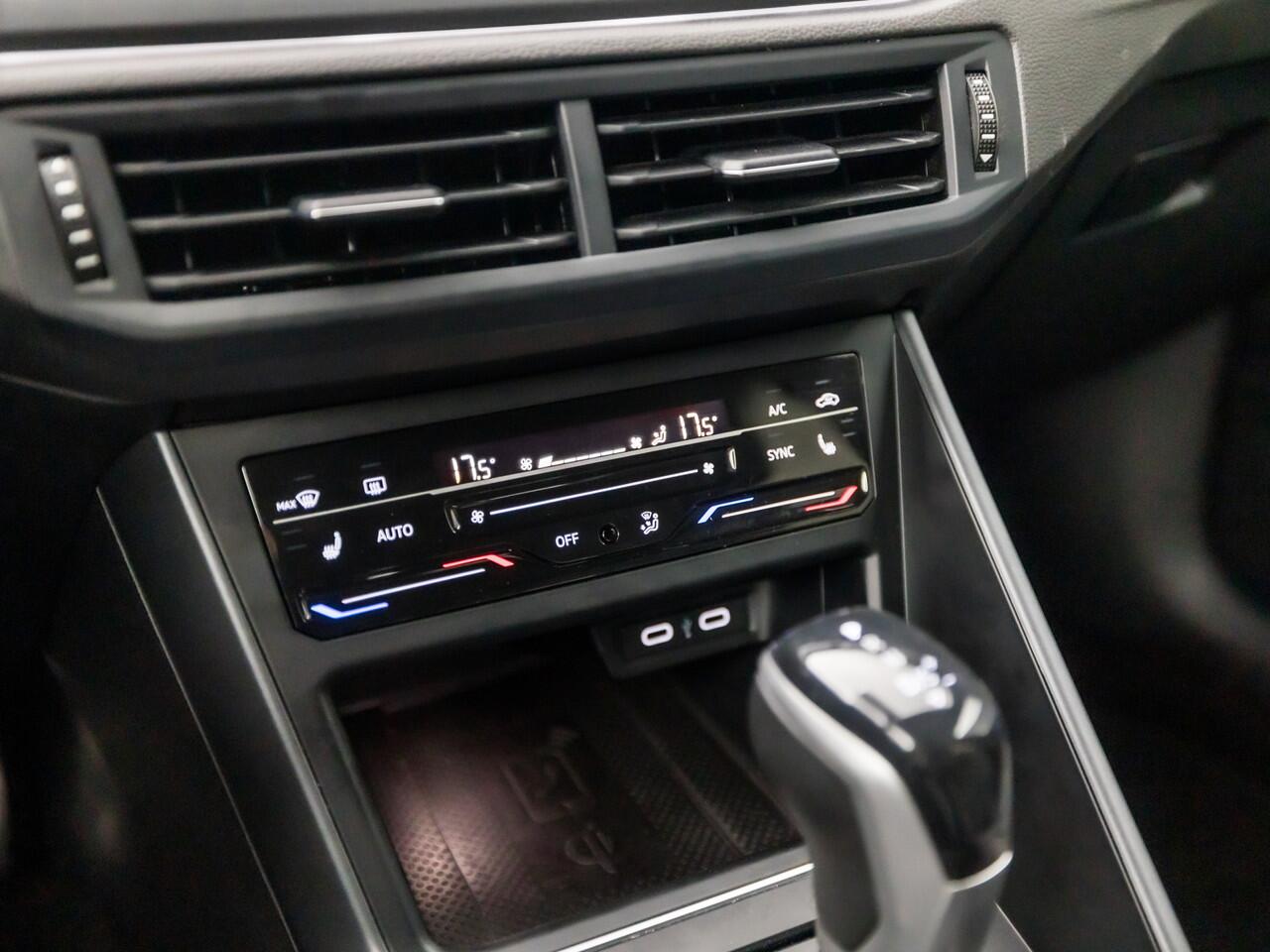 Volkswagen POLO 1.0 TSI R-Line Sport Automaat (2X R-LINE, VIRTUAL COCKPIT, APPLE CARPLAY, GRILL VERLICHT, CAMERA, STOELVERWARMING, SPORTSTOELEN, GETINT GLAS, DYNAMISCHE KNIPPERLICHTEN, ADAPTIVE CRUISE, NIEUWSTAAT)